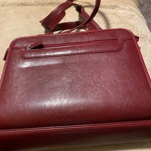 Great for students!  3-ring leather briefcase for research, files and laptop.